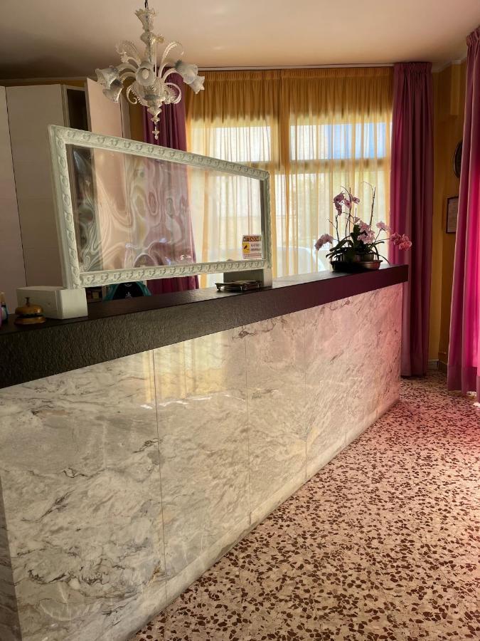 Hotel Astor Модена Екстер'єр фото